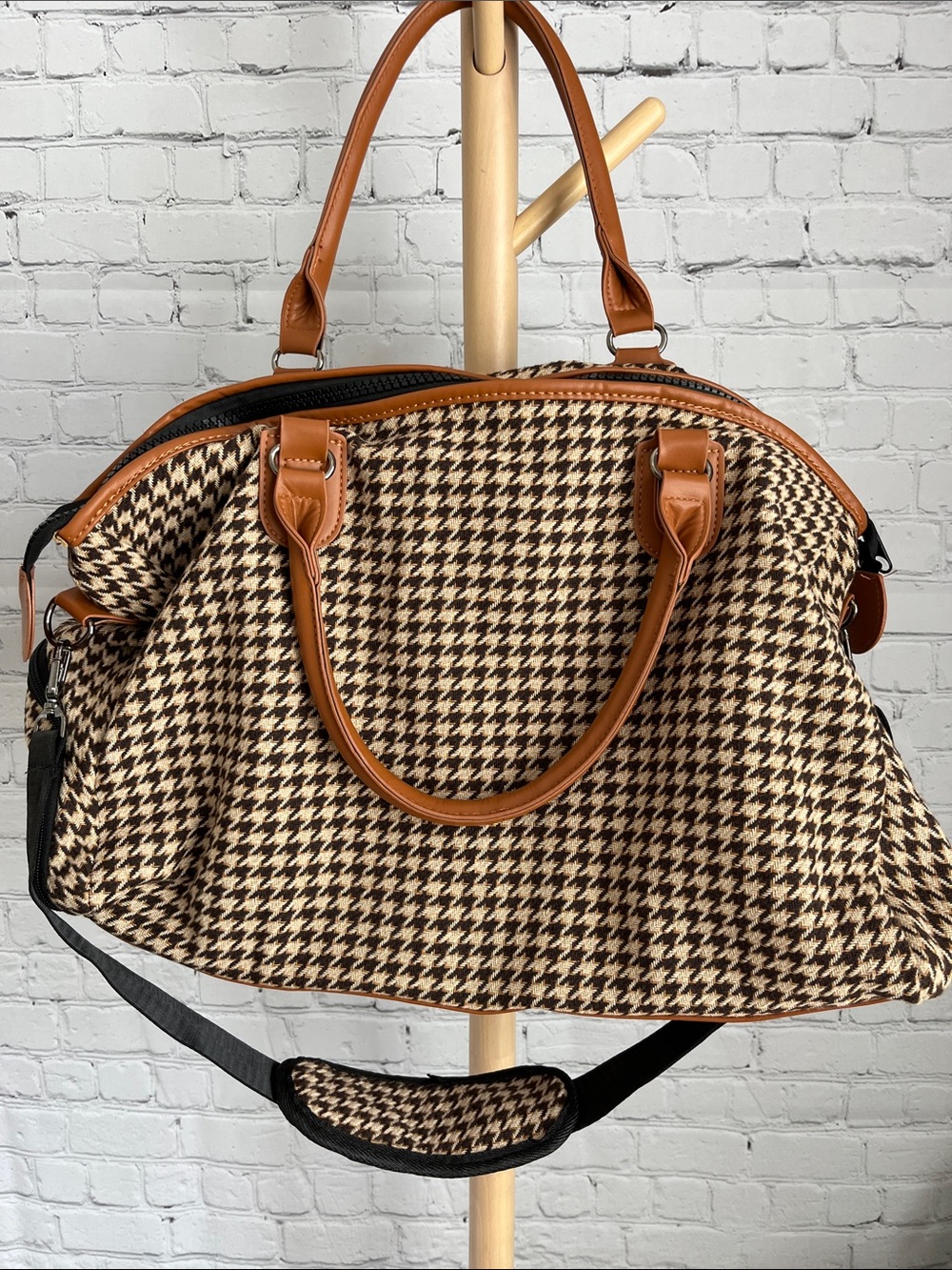 Tan & Cream Houndstooth Weekender Carry Bag